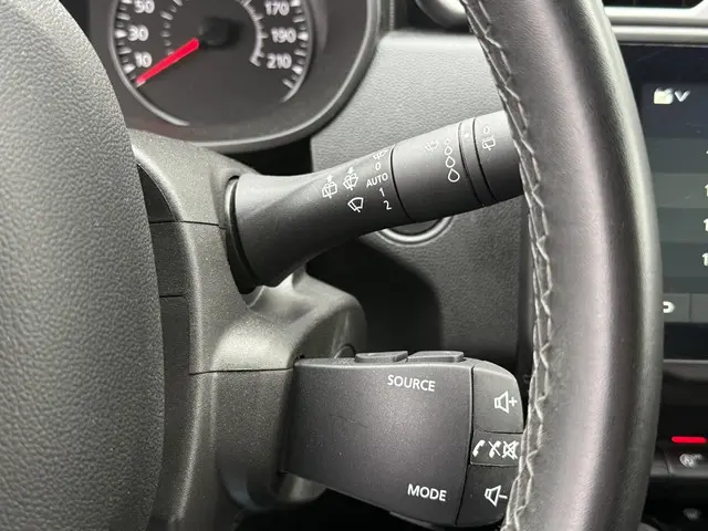 Dacia Duster TCe 150 Journey 2023 Benzine 31