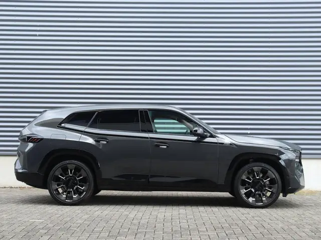 BMW XM 50e 2025 Hybride Benzine 5