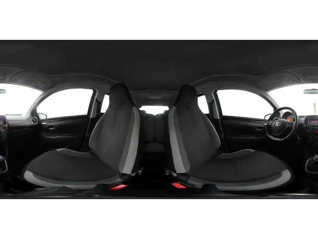 Toyota Aygo 1.0 VVT-i x-play cabrio 2021 Benzine 48