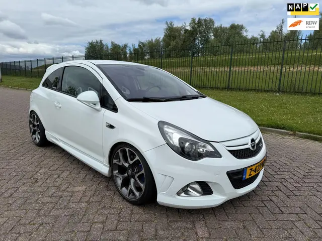 Opel Corsa 1.6-16V Turbo OPC 2012 Benzine