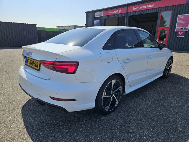 Audi A3 Limousine 40 TFSI S-line 2019 Benzine 4