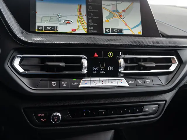 BMW 1 Serie 5-deurs 118i 2023 Benzine 19