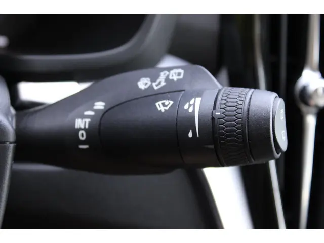Volvo V60 2.0 T4 Momentum Pro 2019 Benzine 22