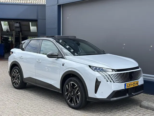 Peugeot 3008 1.2 Hybrid 145 GT 2024 Hybride Benzine 6