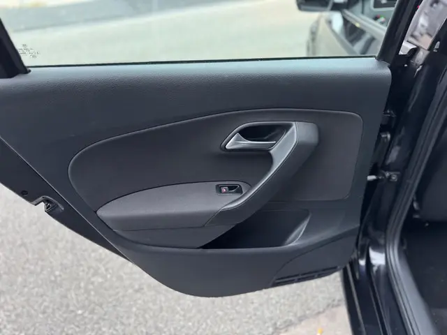 Volkswagen Polo 1.2 TSI Highline 2016 Benzine 36