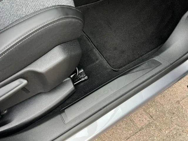 Peugeot 3008 1.6 e-THP GT Line 2017 Benzine 23