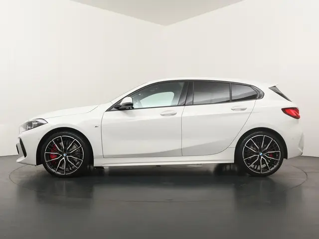 BMW 1 Serie 118i 2024 Benzine 12