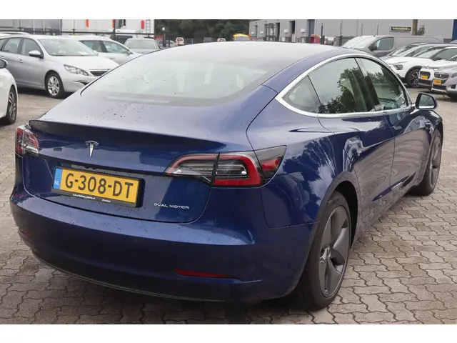 Tesla Model 3 Long Range AWD 75 kWh 2019 Elektrisch 4