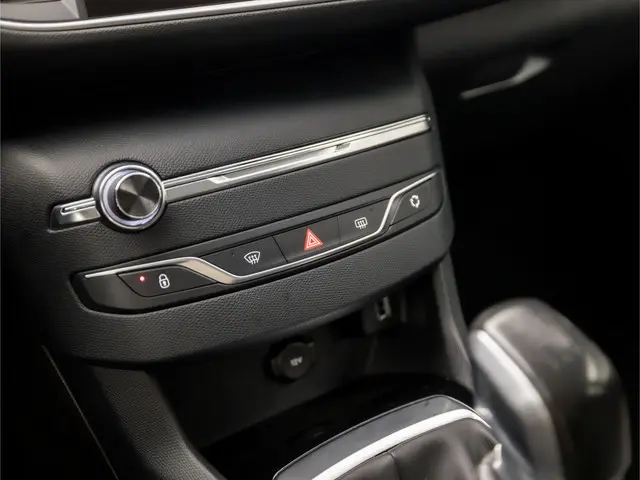 Peugeot 308 SW 1.2 PureTech Sport 2018 Benzine 9