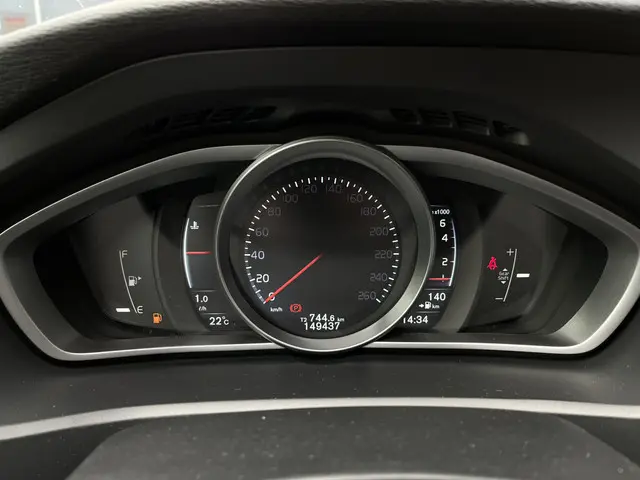 Volvo V40 2.0 T3 Momentum | Cruise | LMV 17'' | Navi 2015 Benzine 9