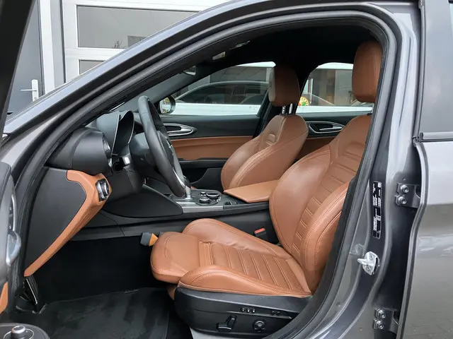 Alfa Romeo Giulia 2.0T Super 2020 Benzine 18