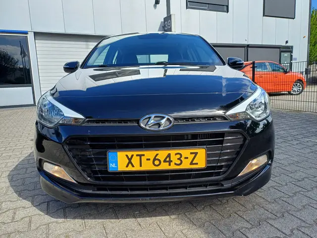 Hyundai i20 1.0 T-GDI 5DEURS/AIRCO/NAP/100PK 2019 Benzine 10