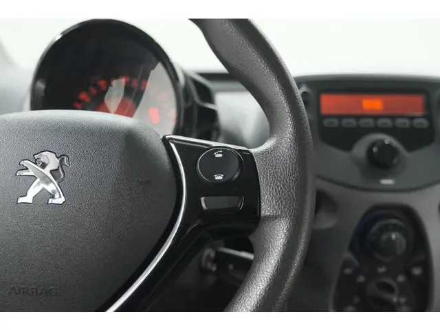 Peugeot 108 1.0 e-VTi Active 2022 Benzine 31