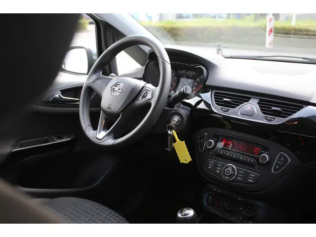 Opel Corsa 1.2 | 5 Deurs | Airco | Trekhaak | APK | 2017 Benzine 12