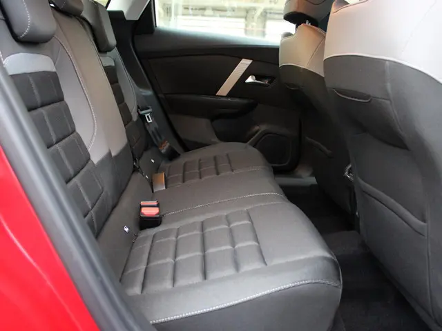 Citroën C4 HYBRID 145 BUSINESS 2025 Hybride Benzine 14