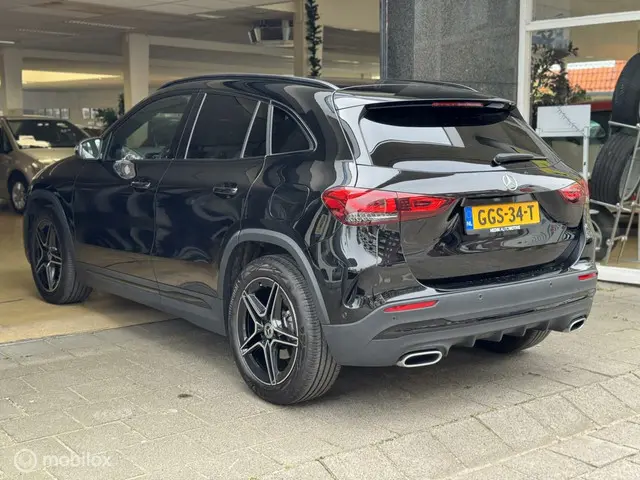 Mercedes-Benz GLA 200 AMG Line 2023 Benzine 17