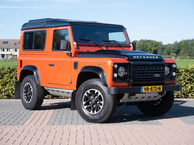 Land Rover Defender 2.2 D SW 90" XTech 2015 Diesel 23