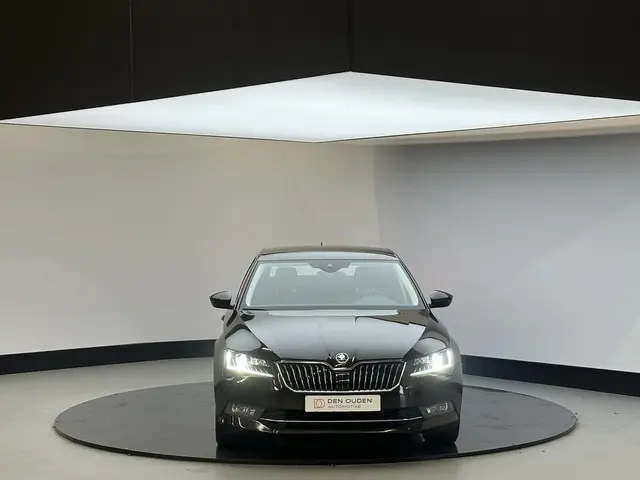 Škoda Superb 1.5 TSI Business Edition 2019 Benzine 25