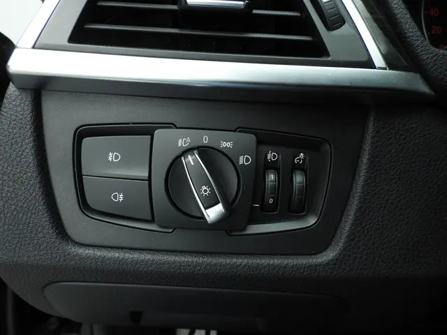 BMW 3 Serie Touring 320i 2019 Benzine 35