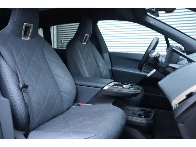 BMW iX xDrive40 2023 Elektrisch 8