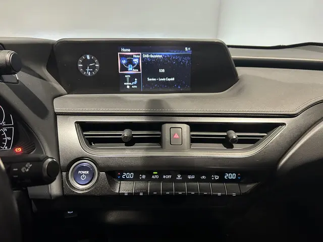 Lexus UX 250h Preference Line 2022 Hybride Benzine 10