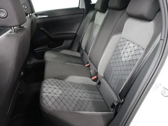 Volkswagen Taigo 1.0 TSI R-Line- 2023 Benzine 26