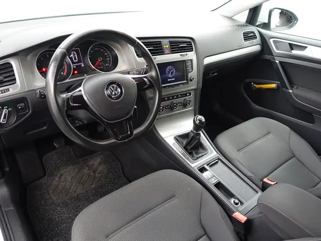 Volkswagen Golf 1.0 TSI Comfortline+ 2016 Benzine 2