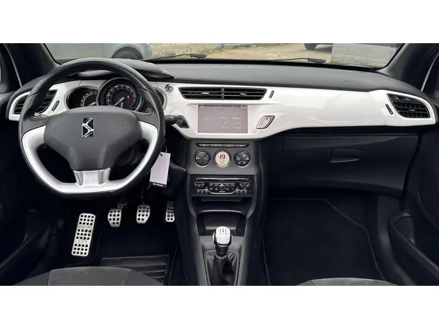 Citroën DS3 Cabrio 1.2 VTi Chic 2013 Benzine 10