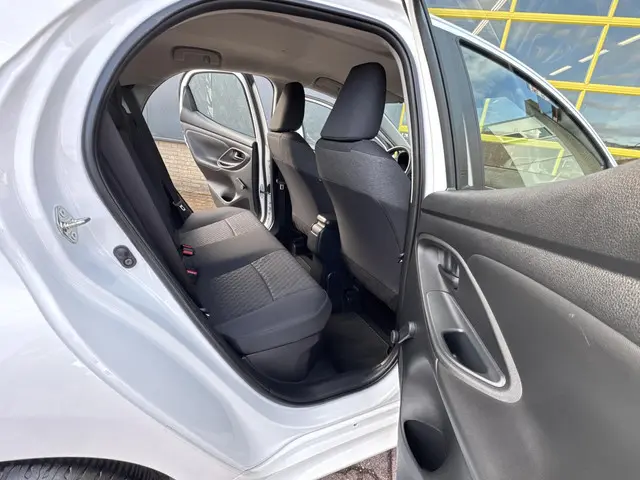 Toyota Yaris 1.5 Hybrid Active 2022 Hybride Benzine 21
