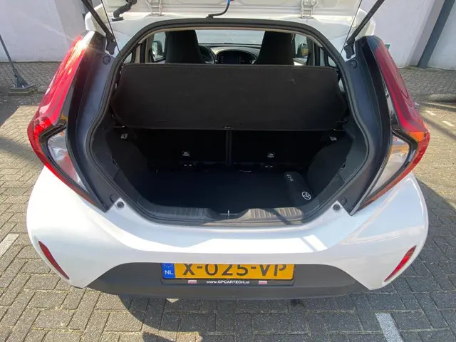Toyota Aygo X 1.0 VVT-i MT play 2022 Benzine 13