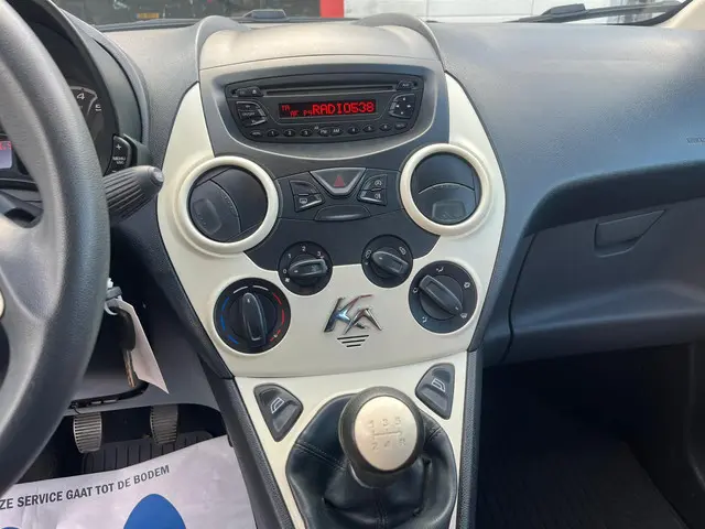 Ford Ka 1.2 Style start/stop 2013 Benzine 12