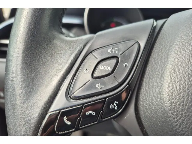 Toyota C-HR 1.8 Hybrid Dynamic 2021 Hybride Benzine 8