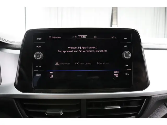 Volkswagen T-Roc 1.0 TSI 110pk Life 2023 Benzine 19