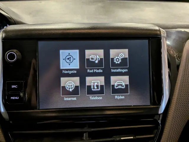 Peugeot 2008 1.2 PureTech Active 2015 Benzine 18