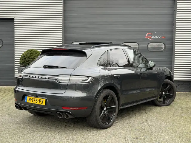 Porsche Macan 2