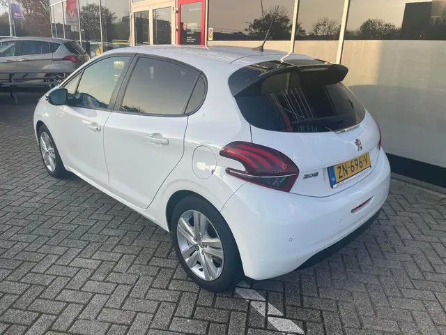 Peugeot 208 1.2 PureTech Signature 2019 Benzine 16