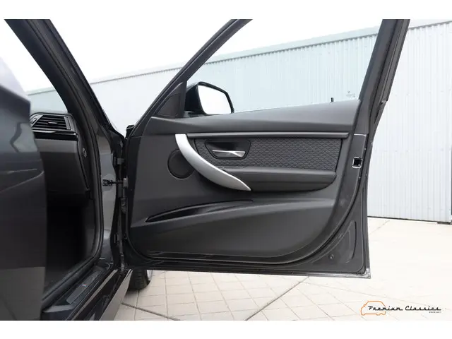 BMW 3 Serie Touring 330d High Executive 2012 Diesel 41
