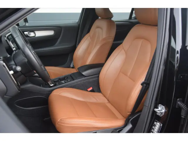 Volvo XC40 1.5 T3 Momentum Pro LEER/19" VELGEN 2019 Benzine 9