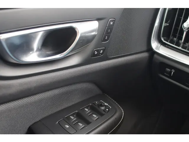 Volvo S60 2.0 B3 R-Design 2021 Benzine 21