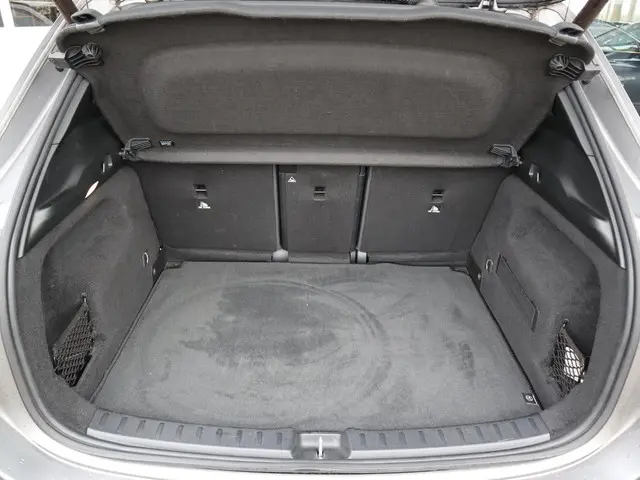 Mercedes-Benz GLA 250 e AMG Line 2022 Hybride Benzine 7