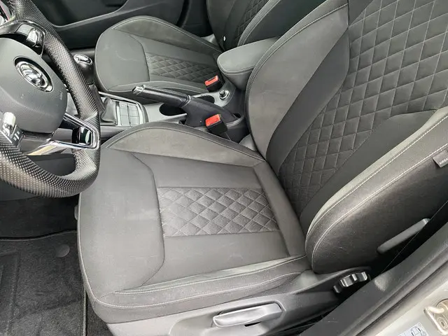 Škoda Scala 1.0 TSI Sport Business 2021 Benzine 12