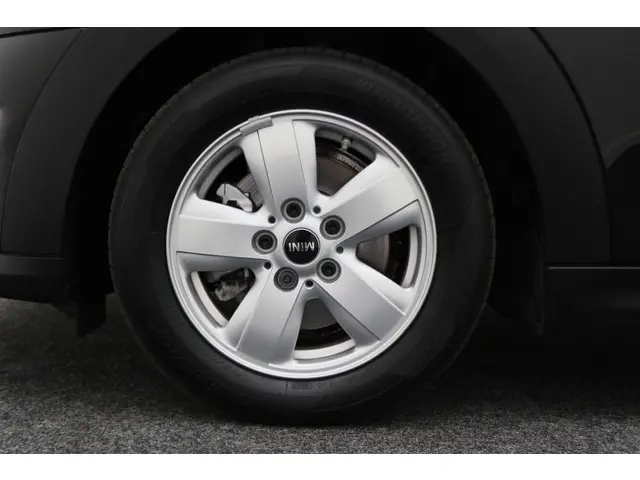MINI Cooper Mini 1.5 Essential Automaat 2021 Benzine 22