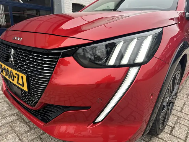 Peugeot 208 1.2 Turbo 100 PK GT Pack 2021 Benzine 45