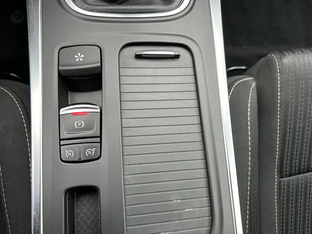 Renault Mégane Estate 1.3 TCe Limited 2020 Benzine 19