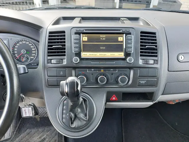 Volkswagen Transporter 2.0 TDI L2H1 2014 Diesel 24