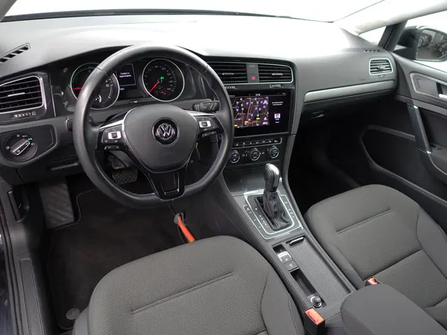 Volkswagen e-Golf Highline Aut- 2019 Elektrisch 2