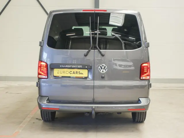 Volkswagen Transporter 2.0 TDI L2H1 2023 Diesel 17