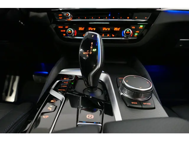 BMW 5 Serie 530e xDrive M Sport 2023 Hybride Benzine 27