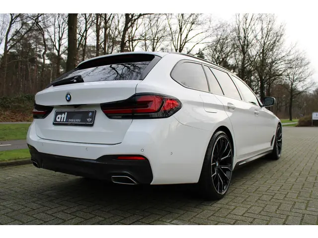 BMW 5 Serie Touring 520i 2022 Benzine 8