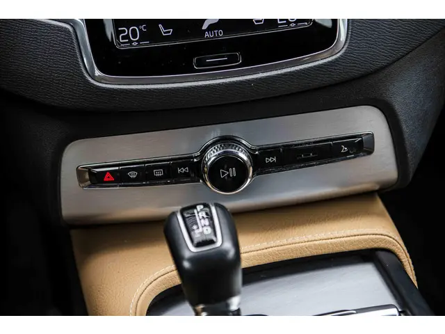 Volvo XC90 2.0 D4 90th Anniversary Edition 2018 Diesel 24